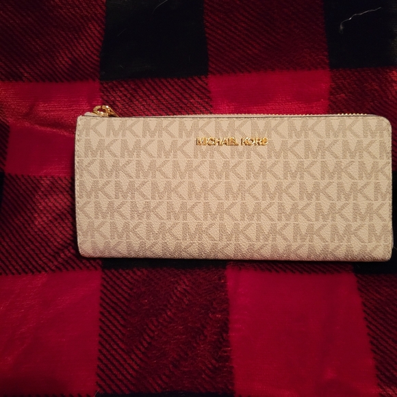 🎀MICHAEL KORS Jet Set Travel Large Logo Quarter-Zip Wallet Vanilla🎀 - Picture 2 of 8